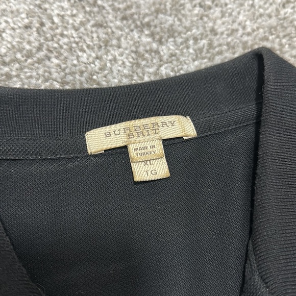 Mens Burberry golf half button golf shirt. - Picture 3 of 3